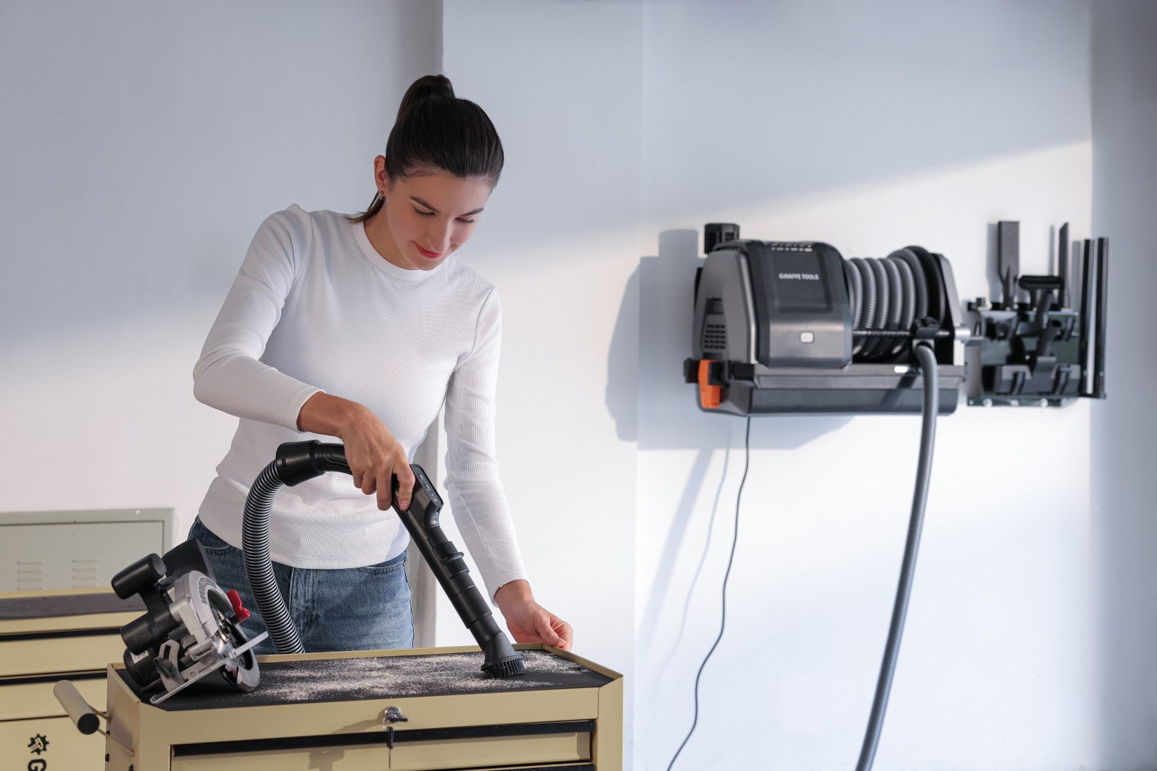 Maintenance and Care: Tips to Keep Your Retractable Vacuum Cleaner Running Efficiently